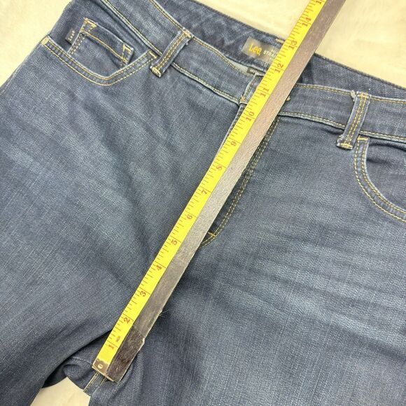 Lee Relaxed Fit Straight Leg Jeans Womens Size 12 Mid Rise Stretch Blue - Picture 9 of 16